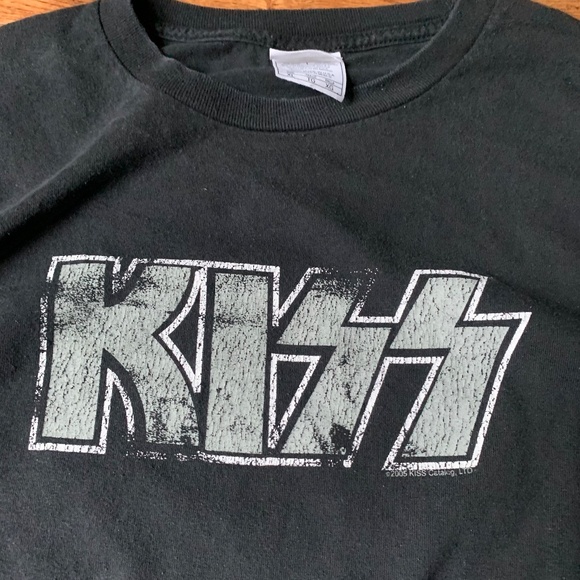 Kiss Tee - Picture 3 of 6